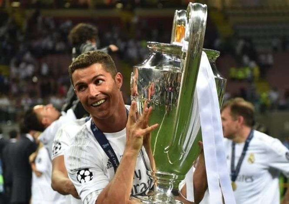 Cristiano Ronaldo piłkarzem roku FIFA (wideo)