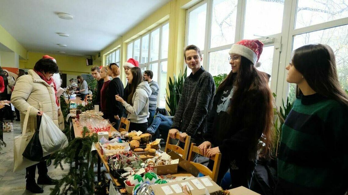 Cuda i cuda-wianki na Akademickim Jarmarku Świątecznym Cuda i cuda-wianki na Akademickim Jarmarku Świątecznym