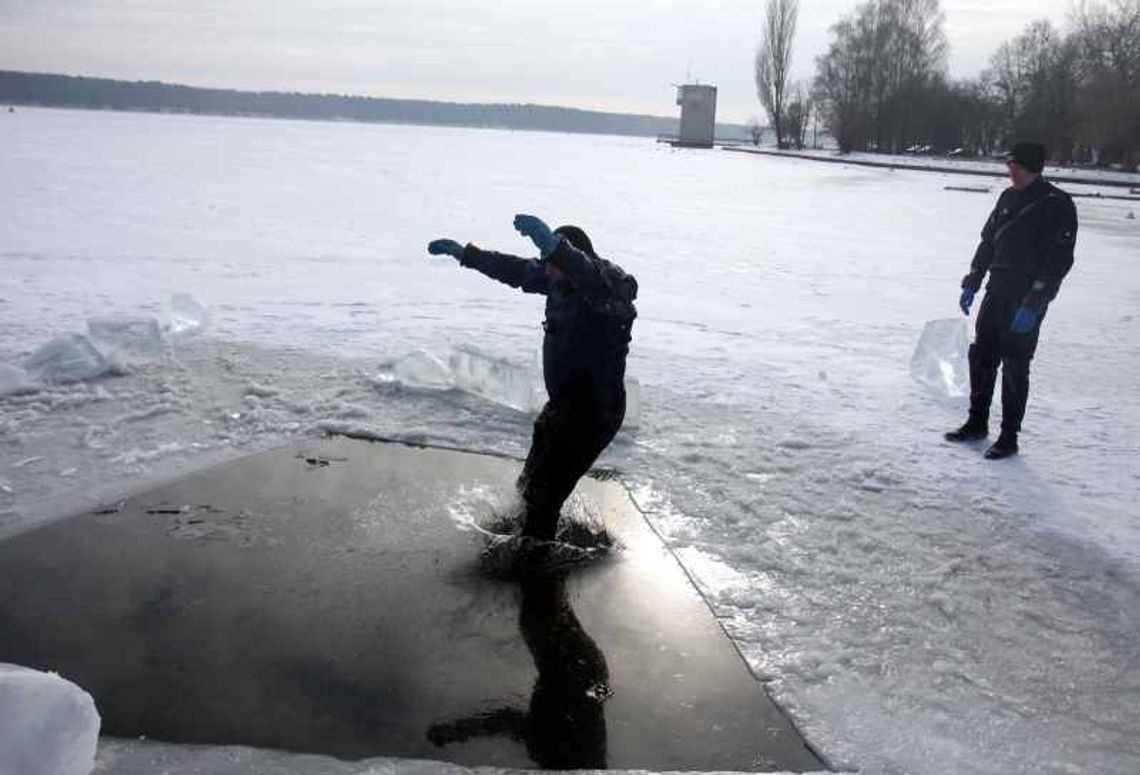 Ćwiczenia strażaków nad Zalewem Zemborzyckim (wideo, zdjęcia) Ćwiczenia strażaków nad Zalewem Zemborzyckim (wideo, zdjęcia)