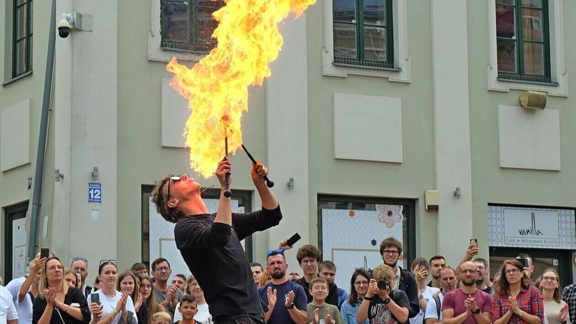 Cyrk na kółkach w centrum Lublina. Carnaval Sztukmistrzów trwa w najlepsze Cyrk na kółkach w centrum Lublina. Carnaval Sztukmistrzów trwa w najlepsze