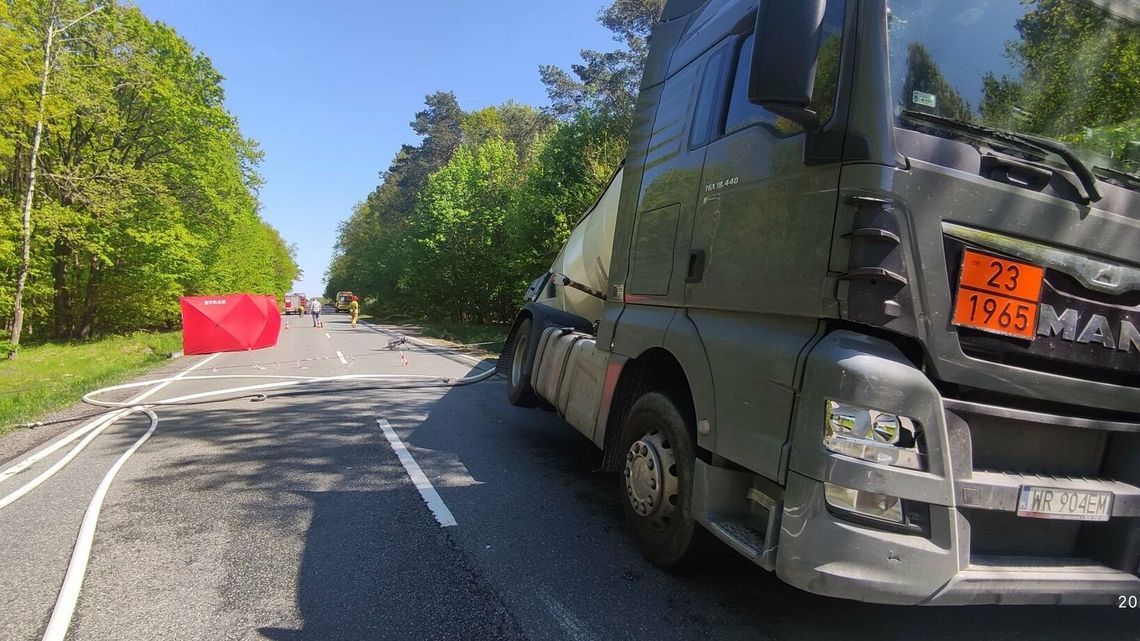 Cysterna śmiertelnie potrąciła rowerzystę. Zaczął się ulatniać gaz Cysterna śmiertelnie potrąciła rowerzystę. Zaczął się ulatniać gaz