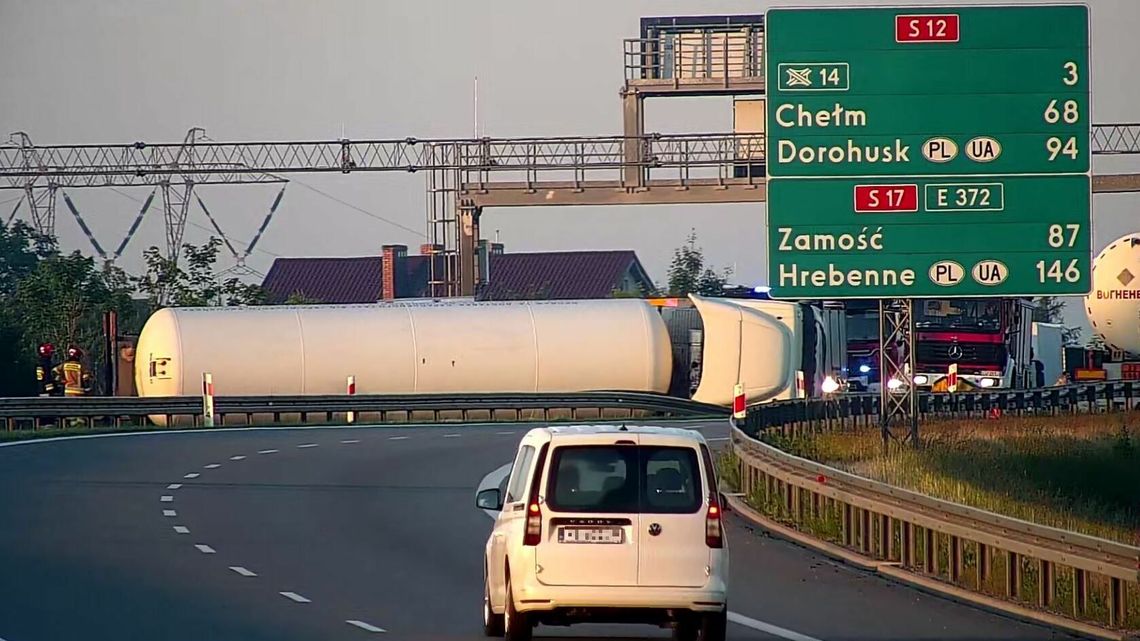 Cysterna z gazem przewróciła się na obwodnicy Lublina