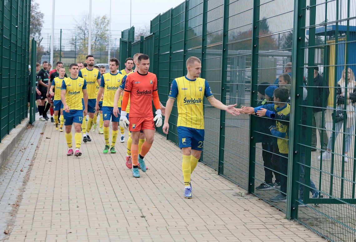 Czarni Połaniec – Avia Świdnik 4:2. Cztery rzuty karne dla rywali i pierwsza wyjazdowa porażka