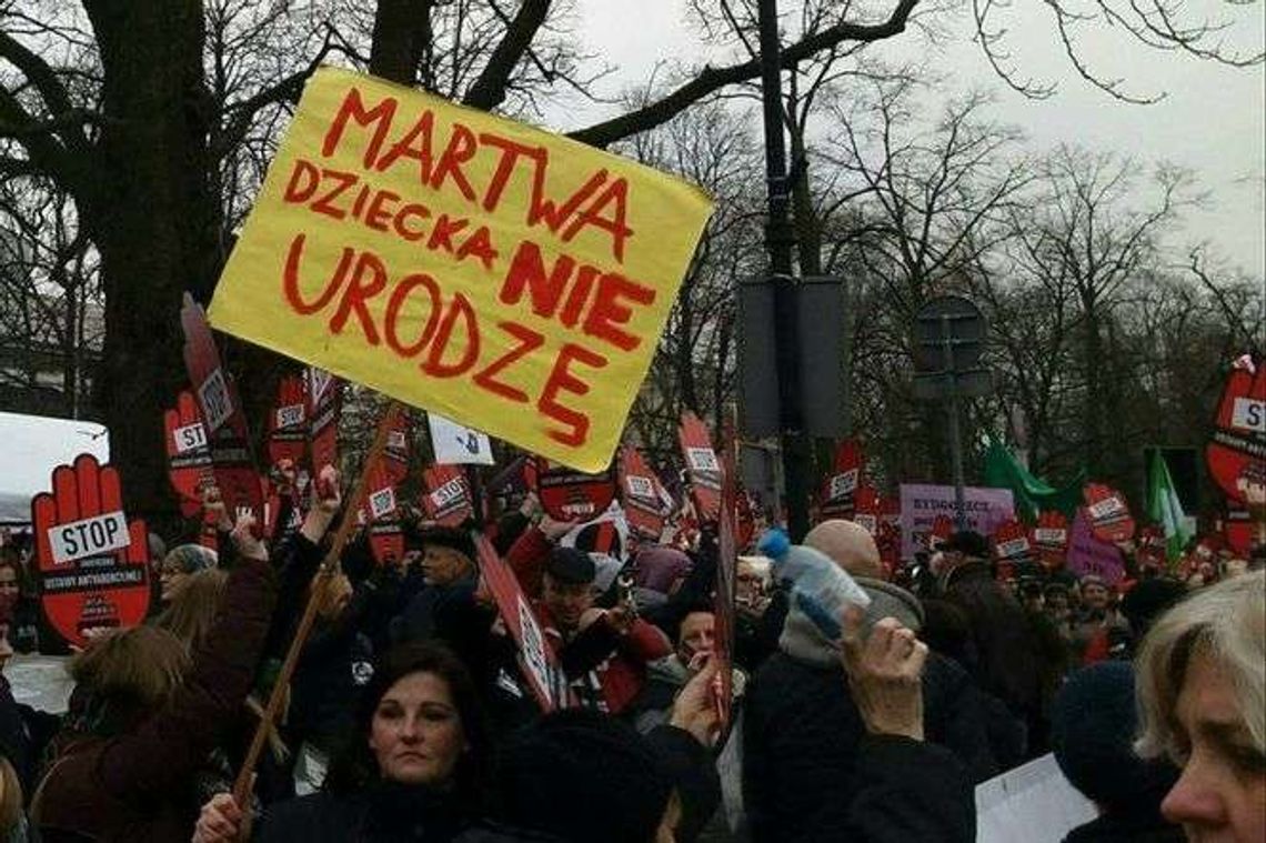 "Czarny piątek" w Warszawie. Protestowały też kobiety z Lubelszczyzny 