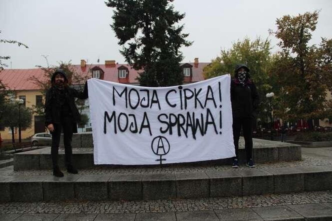 Czarny piknik w Białej Podlaskiej. "Kobiety nie można traktować jak inkubatora" Czarny piknik w Białej Podlaskiej. "Kobiety nie można traktować jak inkubatora"