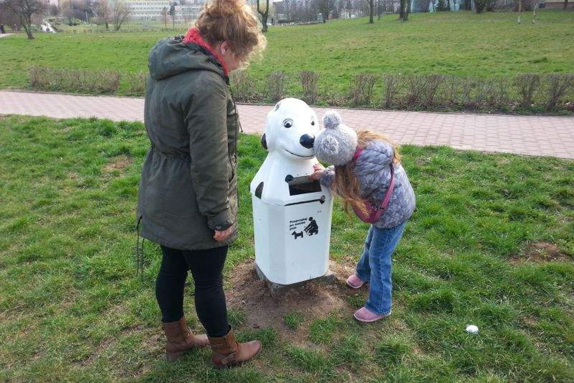 Czechów: Postawili kosze na psie kupy Czechów: Postawili kosze na psie kupy