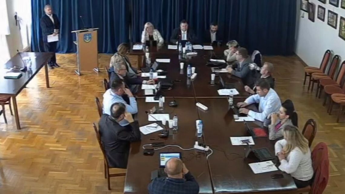 Czego radnemu nie wolno, a co musi. Dwóch radnych teraz może pożegnać się z funkcjami