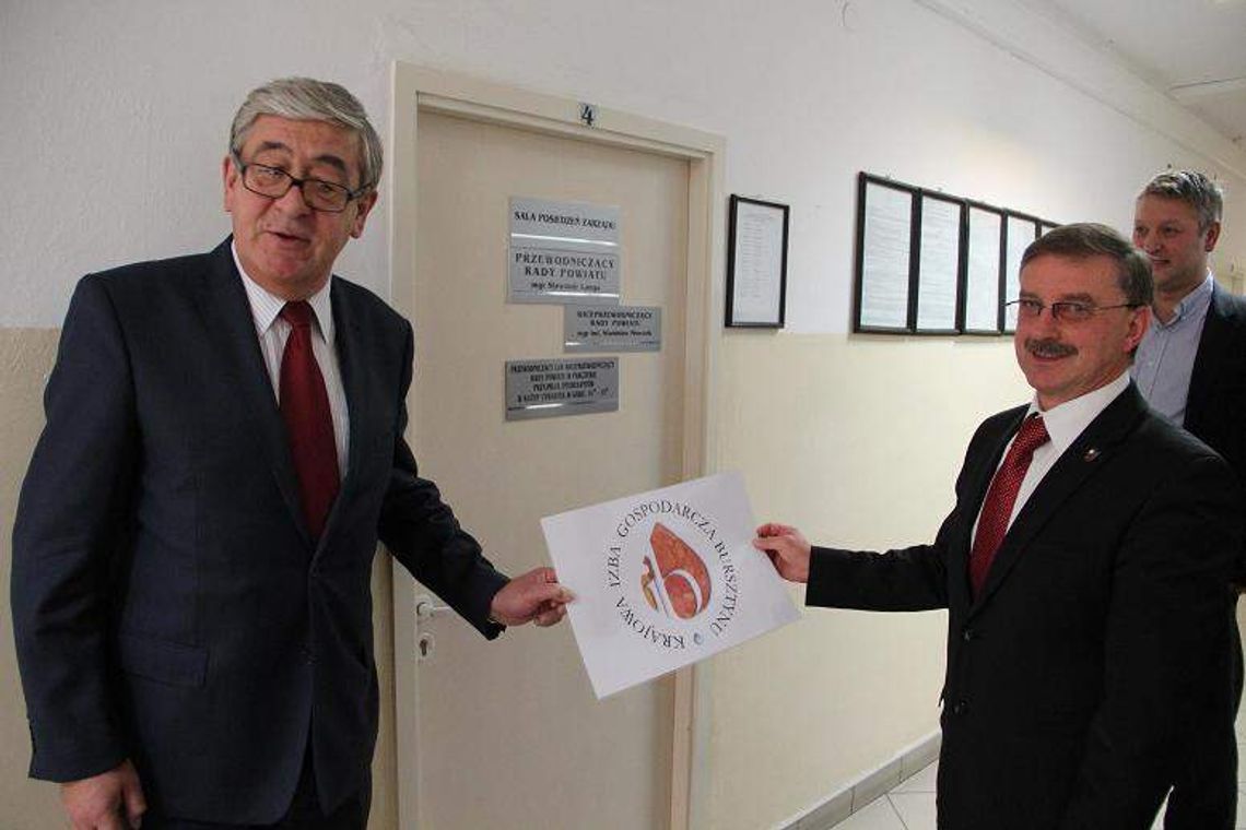 Czekając na bursztyn. Nowy starosta studzi emocje