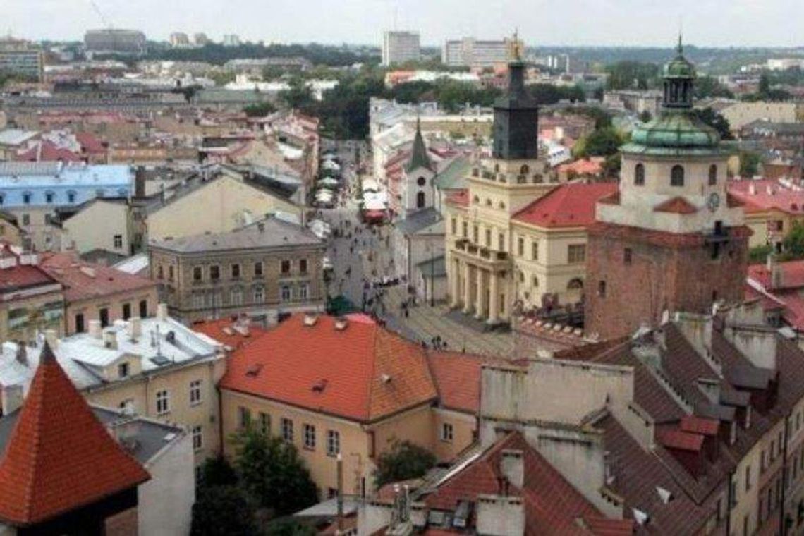Czekał, czeka i jeszcze poczeka. Nie było chętnych na pawilon Czekał, czeka i jeszcze poczeka. Nie było chętnych na pawilon