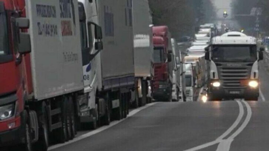 Czekał na dokument z urzędu celnego. Kierowca ciężarówki nie żyje 