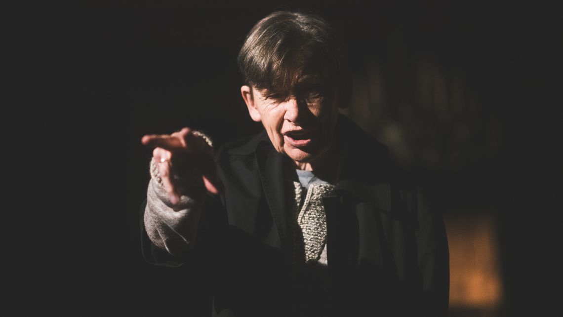 Czemu pani jest sama? Recenzja spektaklu „Jeanne” w Teatrze im. Juliusza Osterwy