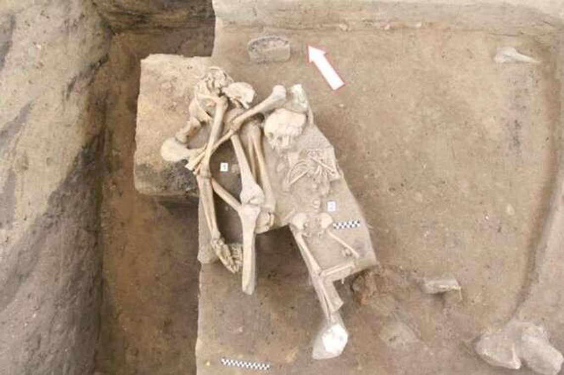 Czermno: Archeolodzy odkopali zagadkowy podwójny grób 