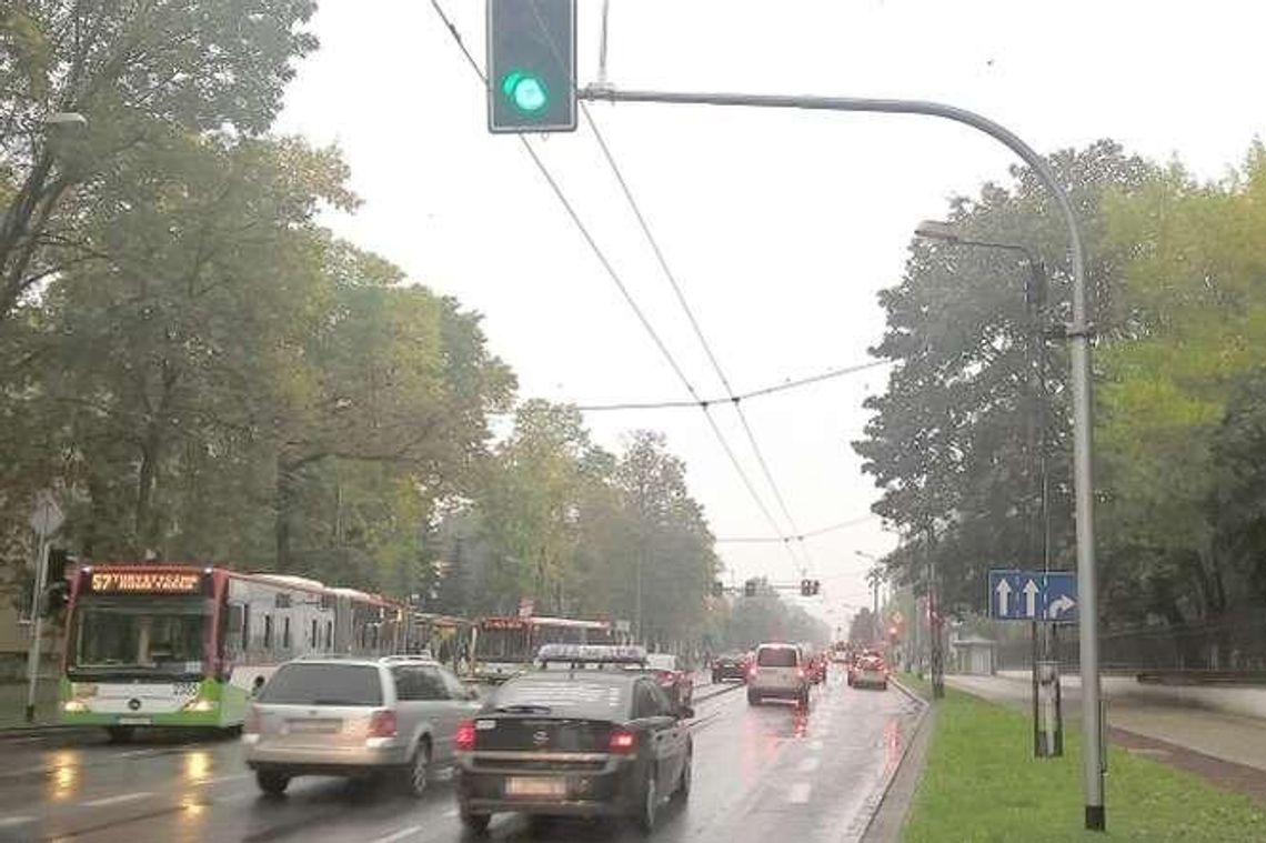 Czerwona fala na Al. Racławickich (wideo)