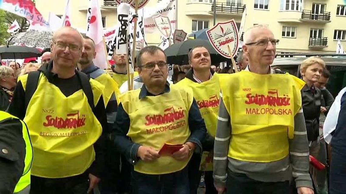 "Czerwona kartka dla minister Zalewskiej". Protest przed MEN