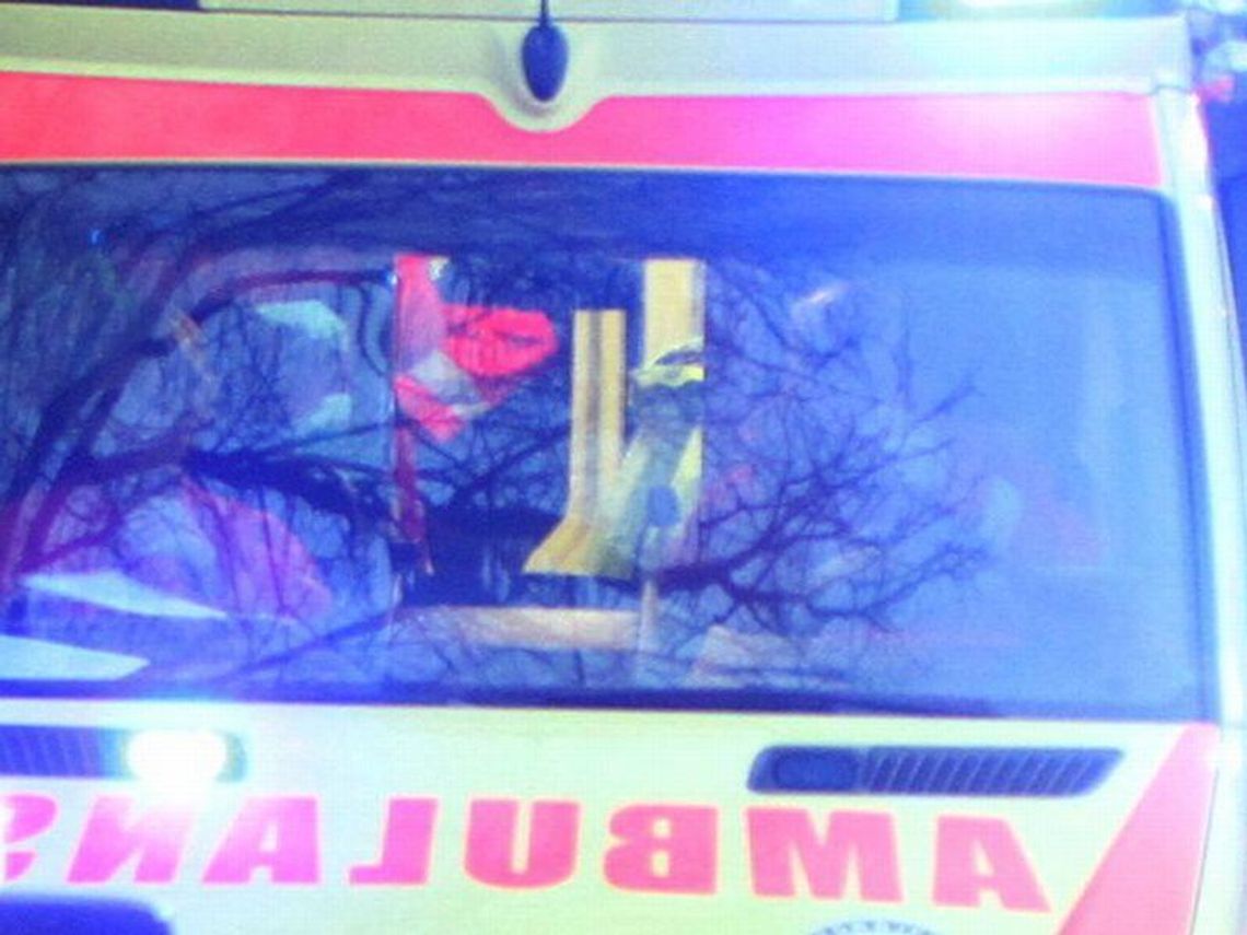 Człowiek siedział na torach z podciętymi żyłami. Ratowała go Straż Miejska