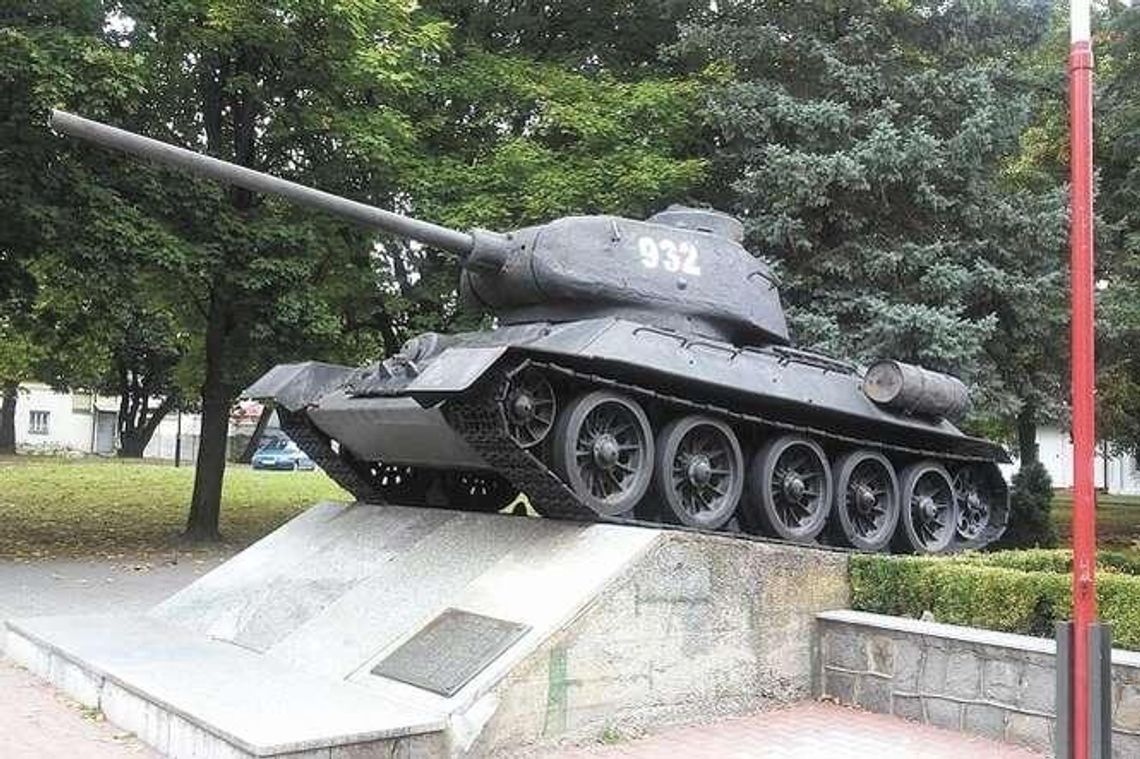 Czołg w Dubience pod lupą IPN. Chodzi o napis