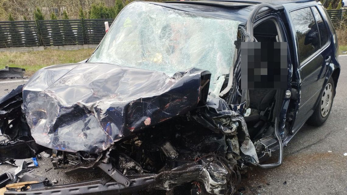 Czołowe zderzenie na drodze krajowej nr 82