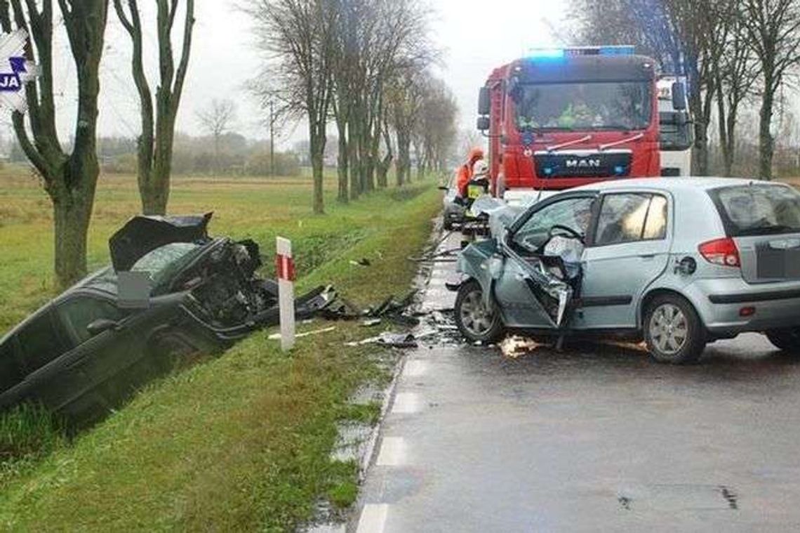 "Czołówka" na DK 19. Dwie osoby trafiły do szpitala (zdjęcia) "Czołówka" na DK 19. Dwie osoby trafiły do szpitala (zdjęcia)