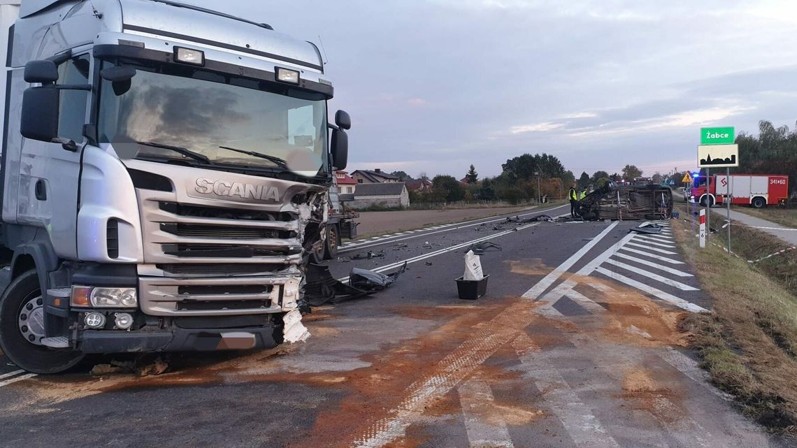 Czołówka na "dwójce". Kierowca osobówki nie miał szans 