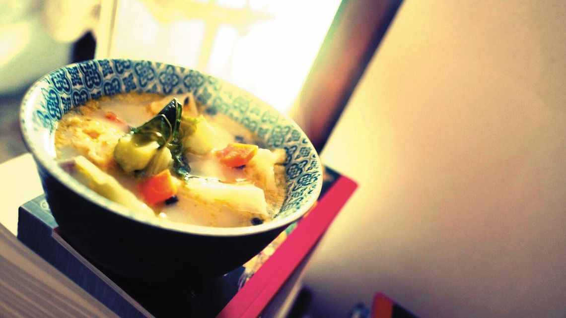 Czosnkowa ze szpinakiem, polewka z soczewicy na piwie... Zupy bez mięsa [przepisy]