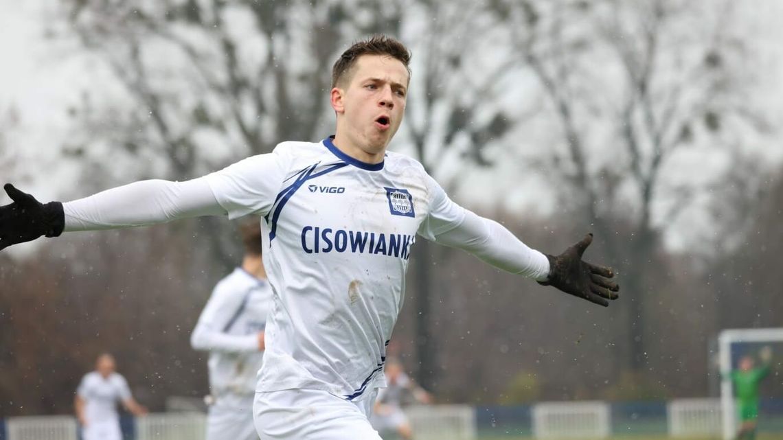 Cztery gole, czerwona kartka i mnóstwo emocji w meczu Janowianki z Cisowianką