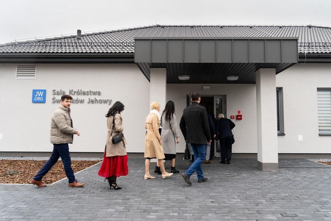 Cztery miesiące i setki wolontariuszy. Nowa Sala Królestwa otwarta w Rejowcu Fabrycznym Cztery miesiące i setki wolontariuszy. Nowa Sala Królestwa otwarta w Rejowcu Fabrycznym