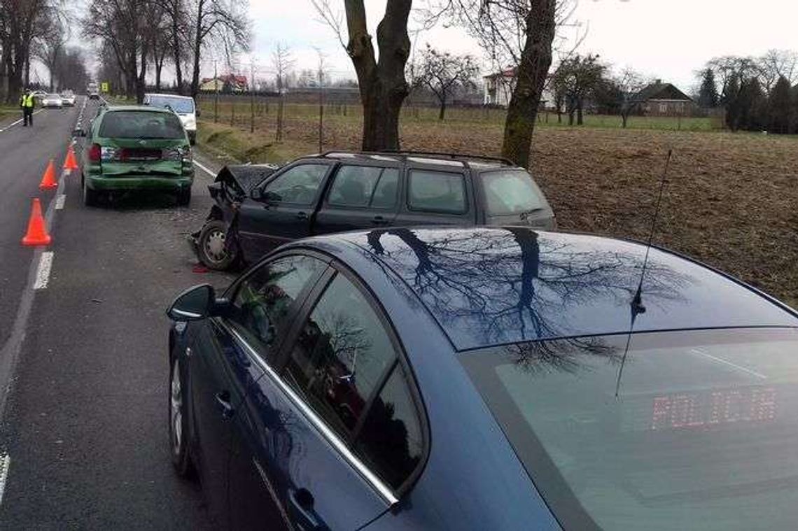 Cztery osoby ranne po wypadku na DK 74