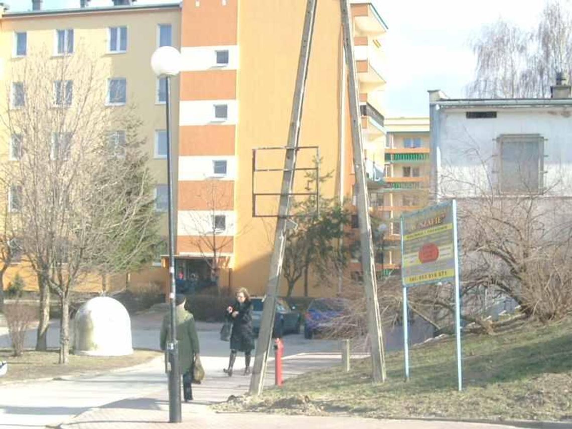 Czuby: Słupy bez właściciela, ale nie do ruszenia Czuby: Słupy bez właściciela, ale nie do ruszenia