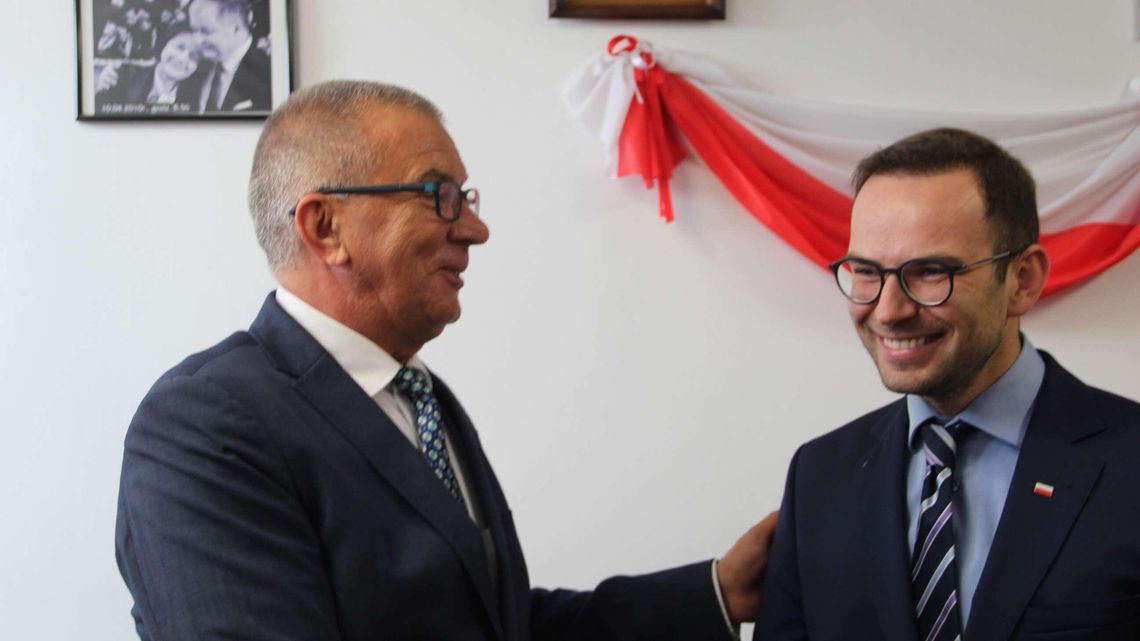 "Czuć ducha Abramowicza". Poseł Duszek przejmuje biuro "Czuć ducha Abramowicza". Poseł Duszek przejmuje biuro