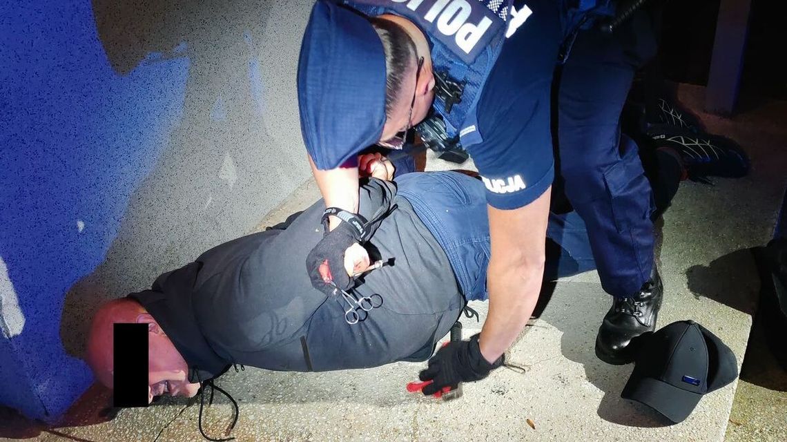 Czujny sąsiad zareagował. Włamywacze wpadli na gorącym uczynku