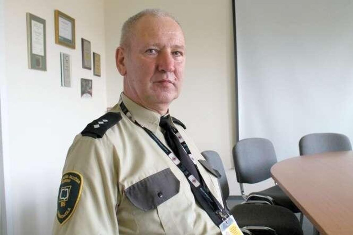 Czujny strażnik i przezorna kasjerka. Dzięki nim kobieta nie straciła 10 tys. zł