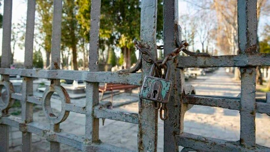 Czy będzie można odwiedzić groby bliskich 1 listopada? Minister komentuje Czy będzie można odwiedzić groby bliskich 1 listopada? Minister komentuje