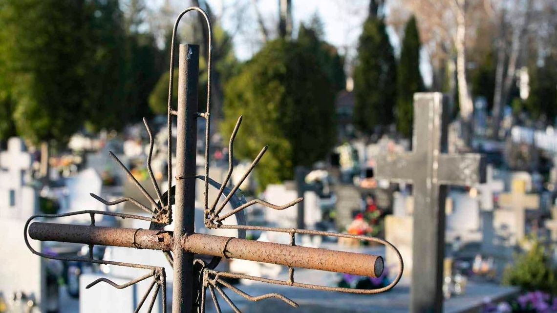 Czy cmentarze zostaną zamknięte 1 listopada? Wiceminister zdrowia odpowiada