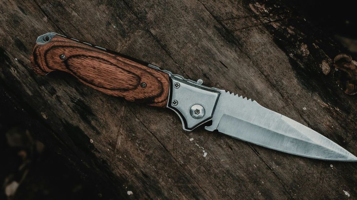 Czy noże OTF są legalne w Polsce? Fakty, prawo i najczęstsze nieporozumienia!