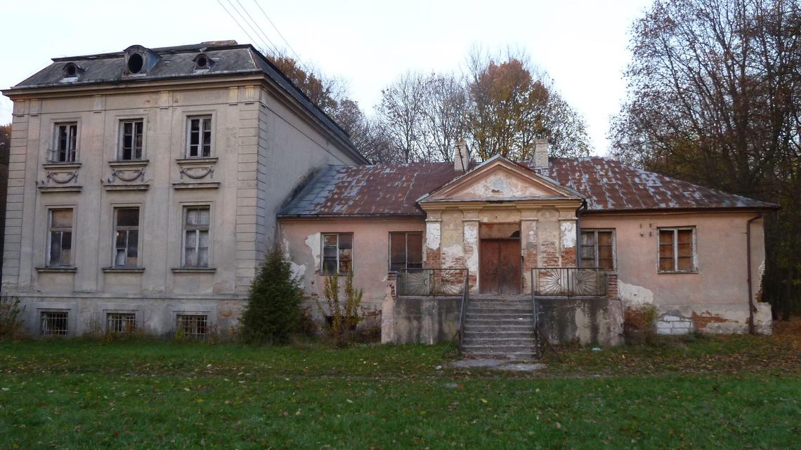 Czy obskurny dwór będzie wizytówką gminy? Sołtys: „Nam się ta wiedza należy” Czy obskurny dwór będzie wizytówką gminy? Sołtys: „Nam się ta wiedza należy”