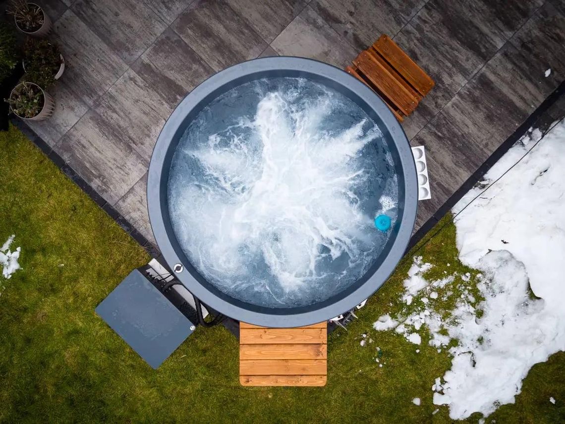 Czy wiesz, że 20 minut w balii ogrodowej spala tyle kalorii, co krótki spacer? Odkryj zdrowotne aspekty kąpieli