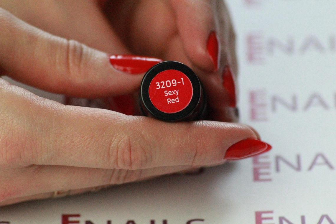 Czym kierować się przy wyborze lakierów hybrydowych? Czym kierować się przy wyborze lakierów hybrydowych?