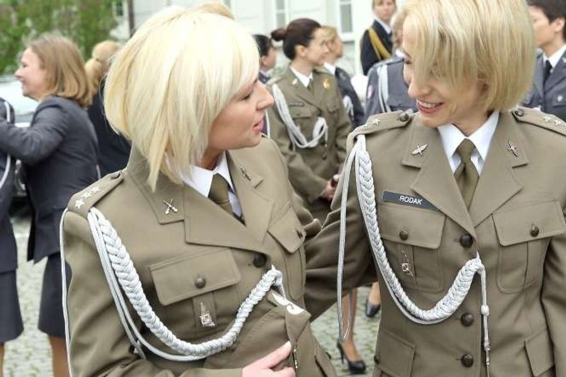Czym zajmują się absolwentki Szkoły Orląt? 'Obowiązki macierzyńskie można pogodzić ze służbą'