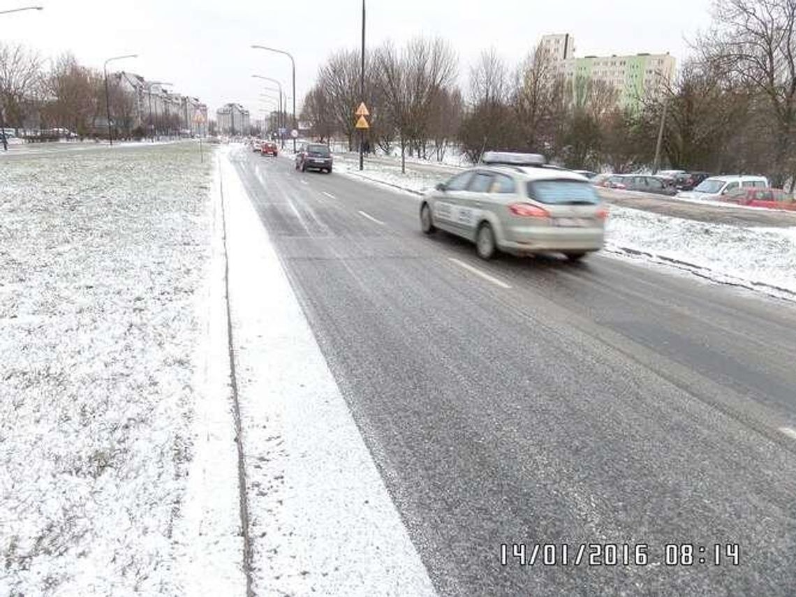 Czytelnik: Czechów tańczy na lodzie. Drogi i chodniki zamieniły się w lodowiska Czytelnik: Czechów tańczy na lodzie. Drogi i chodniki zamieniły się w lodowiska