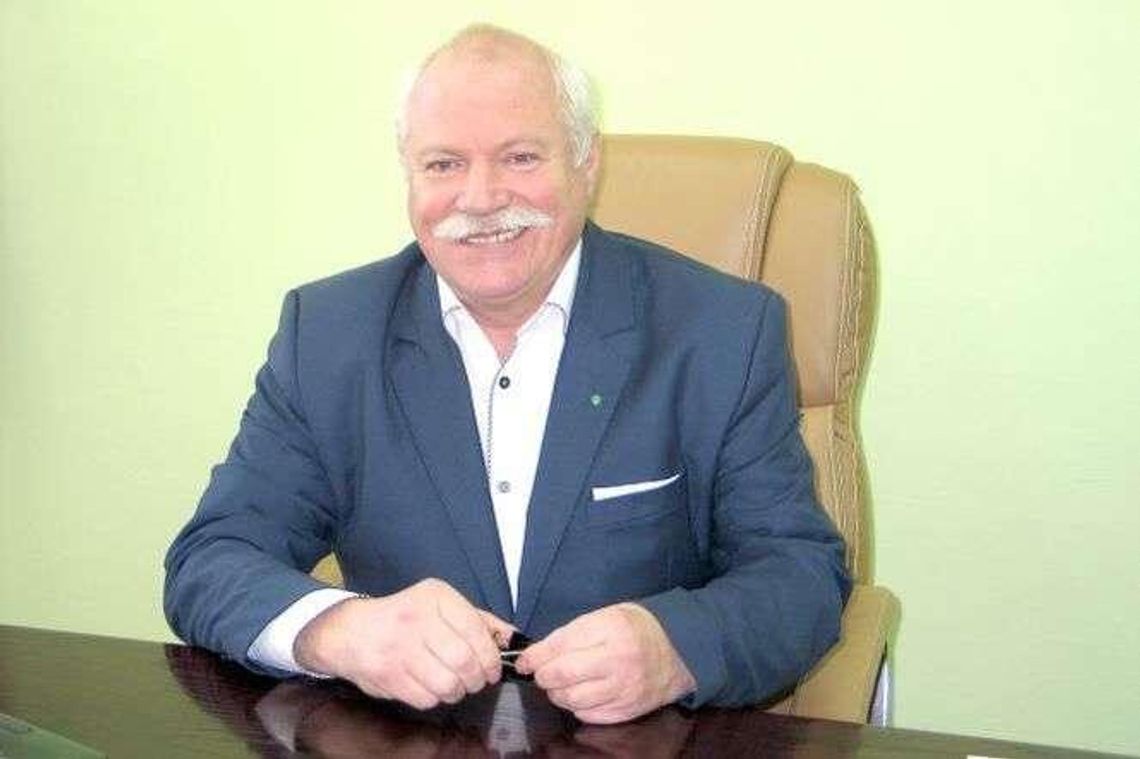 Czytelnik: Dlaczego powiat buduje drogi tylko w dwóch gminach? Jedna przebiega 3 km od posesji starosty