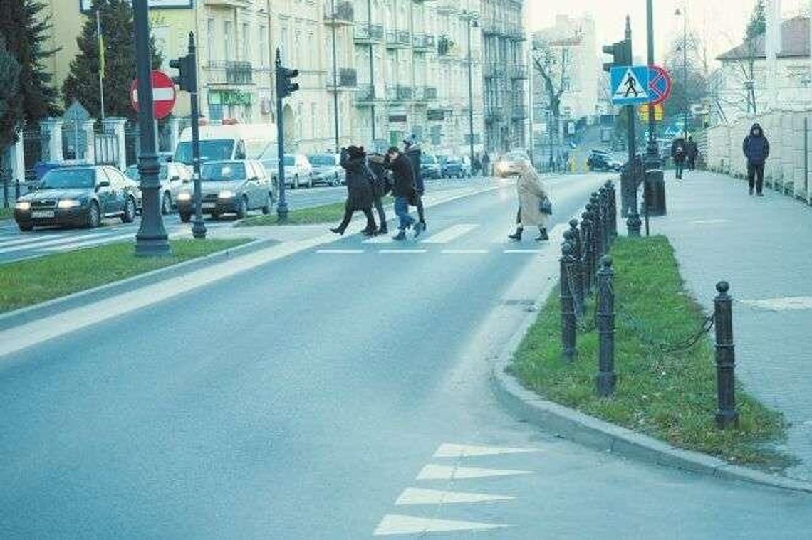 Czytelnik: Problematyczne skrzyżowanie ul. 3 Maja z Radziwiłłowską. Miasto odpowiada Czytelnik: Problematyczne skrzyżowanie ul. 3 Maja z Radziwiłłowską. Miasto odpowiada