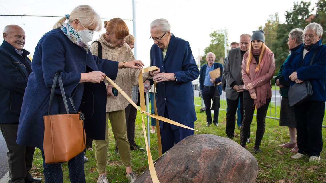 Dąb, skarb, kamień. Skarb Kultury Przestrzeni 2019 doczekał się pomnika