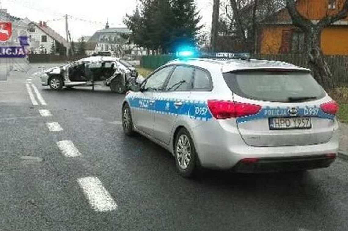 Dąbie: Naczepa tira uderzyła w samochód, kierowca odjechał