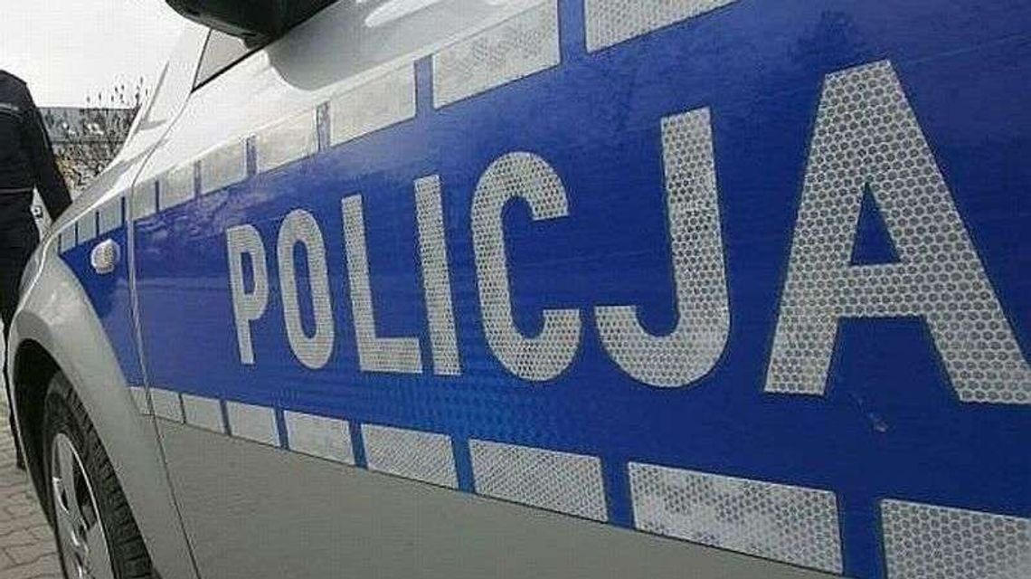 Dachowanie busa w Żyrzynie. Sześć osób przewiezionych do szpitala