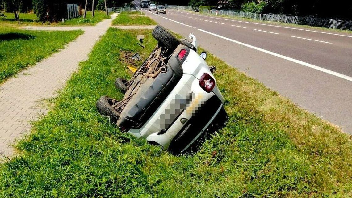 Dachowanie dacii. Kierowca zasnął za kierownicą Dachowanie dacii. Kierowca zasnął za kierownicą