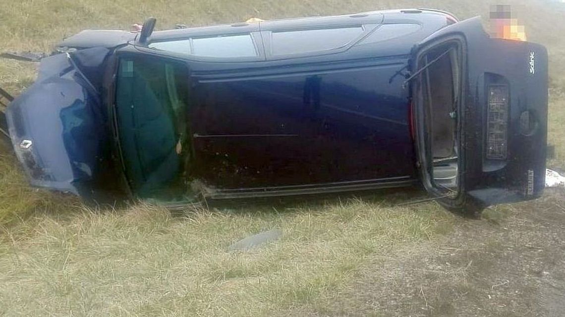 Dachowanie na S17. Kierująca wpadła w poślizg podczas regulowania ogrzewania