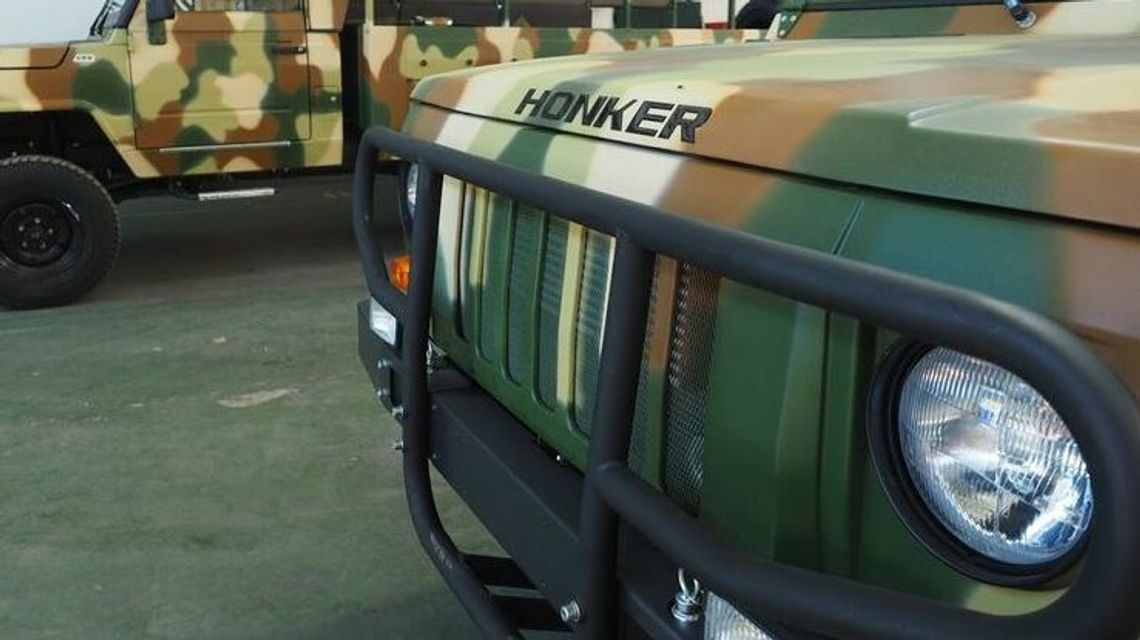 Dachowanie wojskowego honkera. W środku pijany WOT-owiec