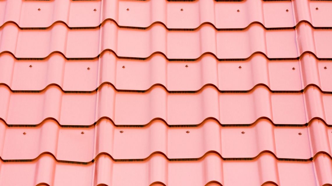 Dachy do zadań specjalnych. 7 zalet gontów blaszanych z posypką wulkaniczną Dachy do zadań specjalnych. 7 zalet gontów blaszanych z posypką wulkaniczną