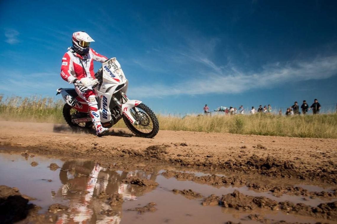 Dakar: Kuba Piątek walczył z piaskiem, błotem i gradem