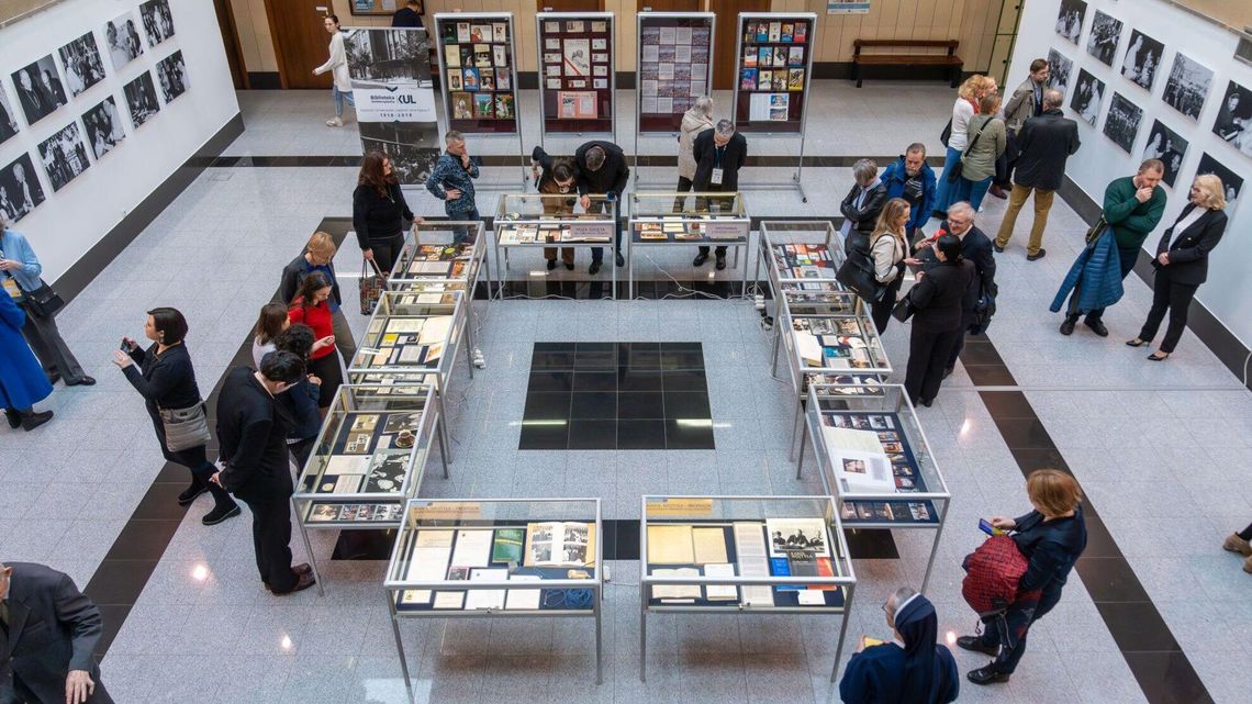 Dar i nadzieja w 20. rocznicę odejścia św. Jana Pawła II. Sympozjum i wystawa Dar i nadzieja w 20. rocznicę odejścia św. Jana Pawła II. Sympozjum i wystawa